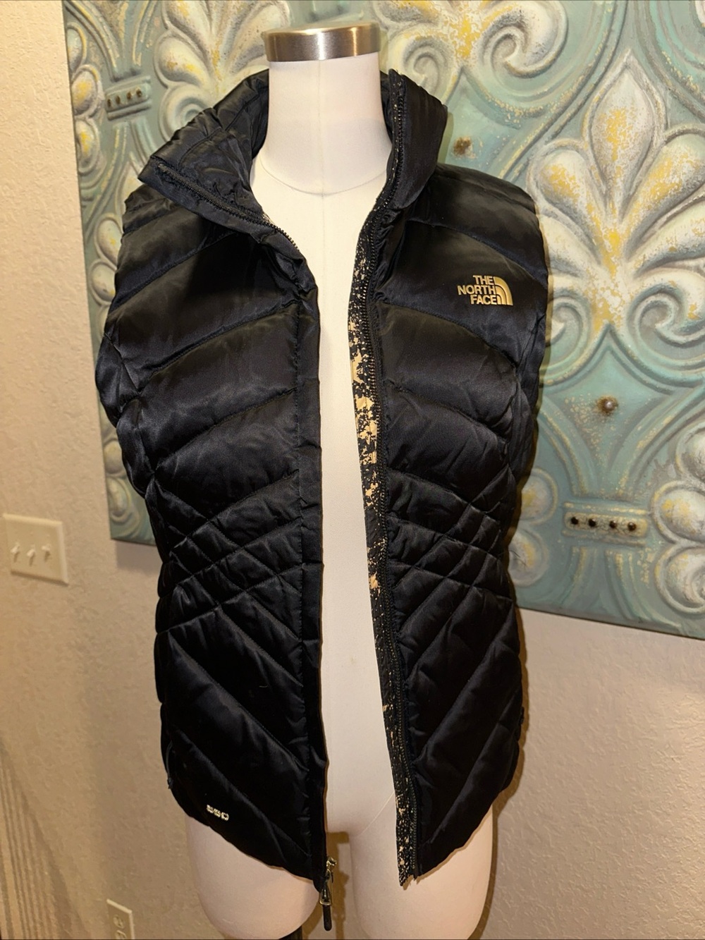 The North Face Women's Aconcagua 550 Fill Goose Down Puffer Vest S Black Gold
